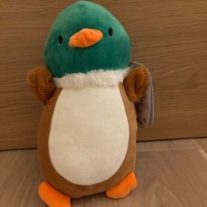 “Avery” Hug Mees duck squishmallow